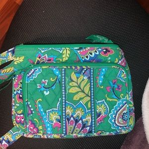 emerald green vera bradley crossbody, looks new